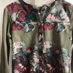 Great fall floral top!